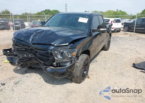 2021 Ram 1500 Big Horn 4X4 6'4 Box z USA, uszkodzony, nr VIN 1C6SRFBT2MN808715